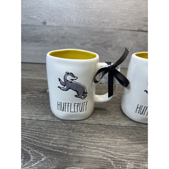 Rae Dunn Harry Potter HUFFLEPUFF Hogwarts House 16oz Ceramic Coffee Mug - Picture 2 of 9